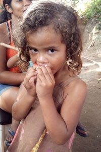 Criança comendo 3