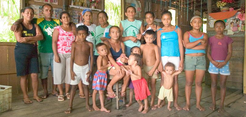 comunidade e voluntários na pastoral da criança