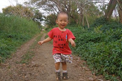 criana correndo Nguyen Thao