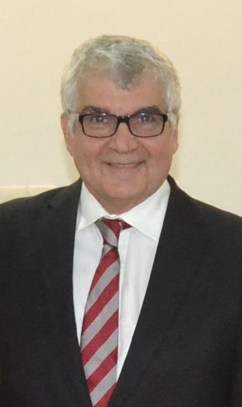 Dr Eduardo Vaz