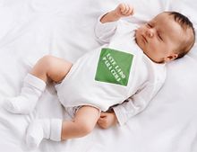 bebe dormindo de barriga para cima