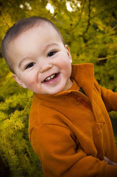 Bebê com dentinhos a mostra