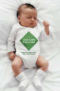 bebe ate um mes bebe de barriga para cima