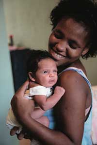 bebe ate um mes com a mae