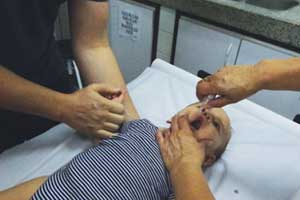 bebe de quatro e cinco meses vacinacao