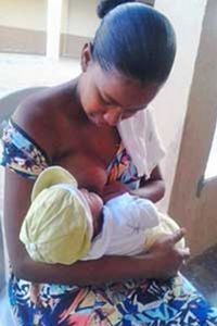 bebe de quatro meses aleitamento