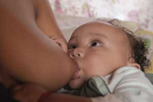 bebe dois meses aleitamento materno