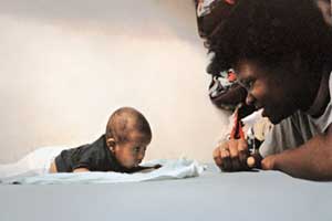 bebe dois meses cabeca