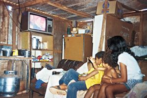 crianca 4 anos tv