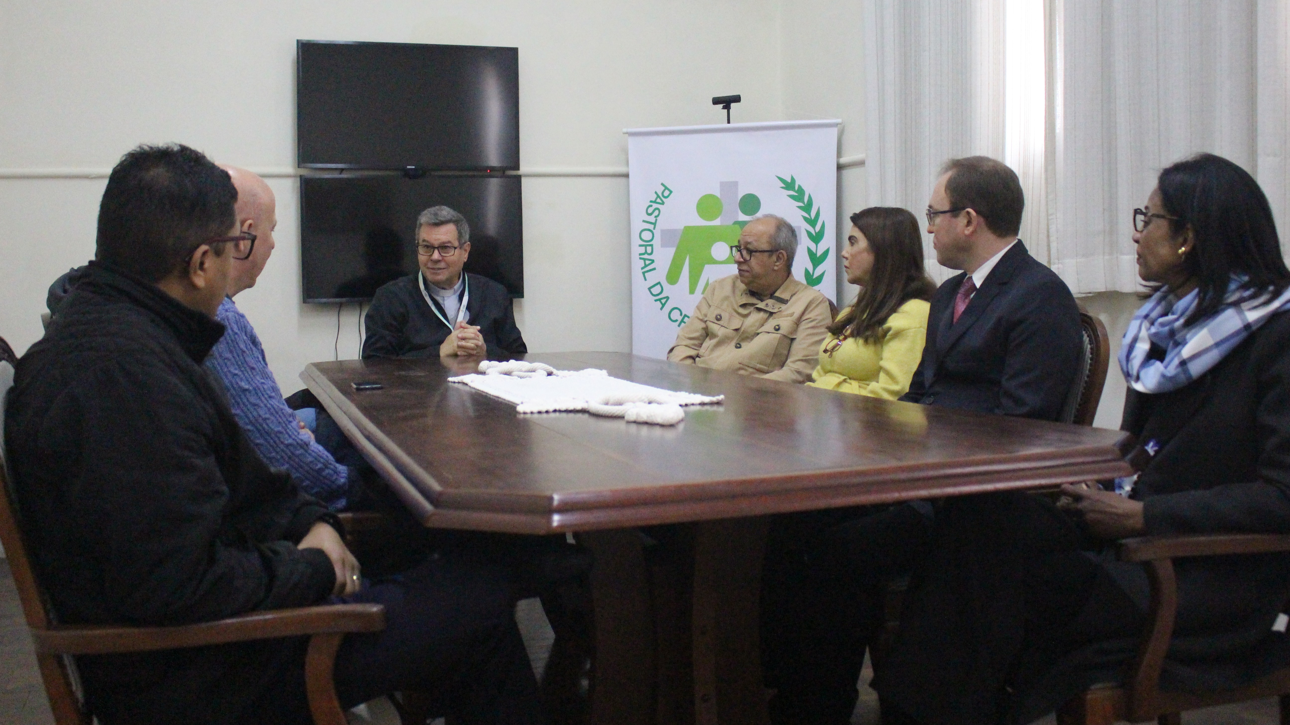 Convidados participam do café da manhã no Museu da Vida
