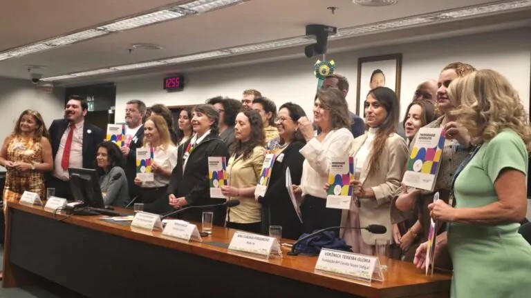 Participantes da audiência pública de lançamento do documento na Câmara dos Deputados