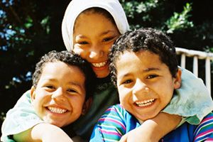 mãe com filhos